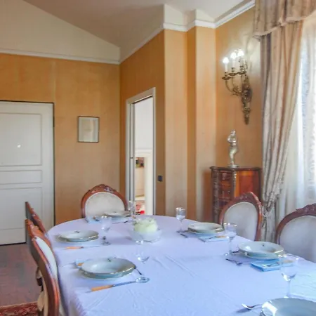 Stunning In Trodica Di Morrovalle Apartment *