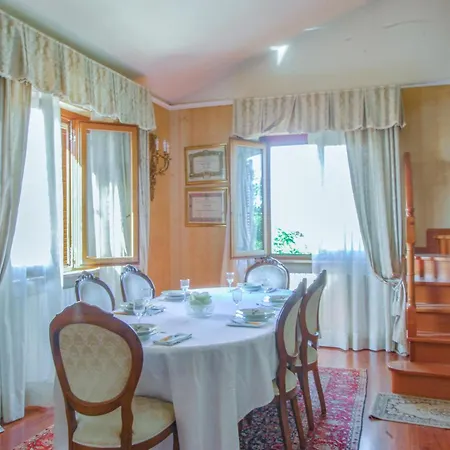 Stunning In Trodica Di Morrovalle Apartment Monte San Giusto